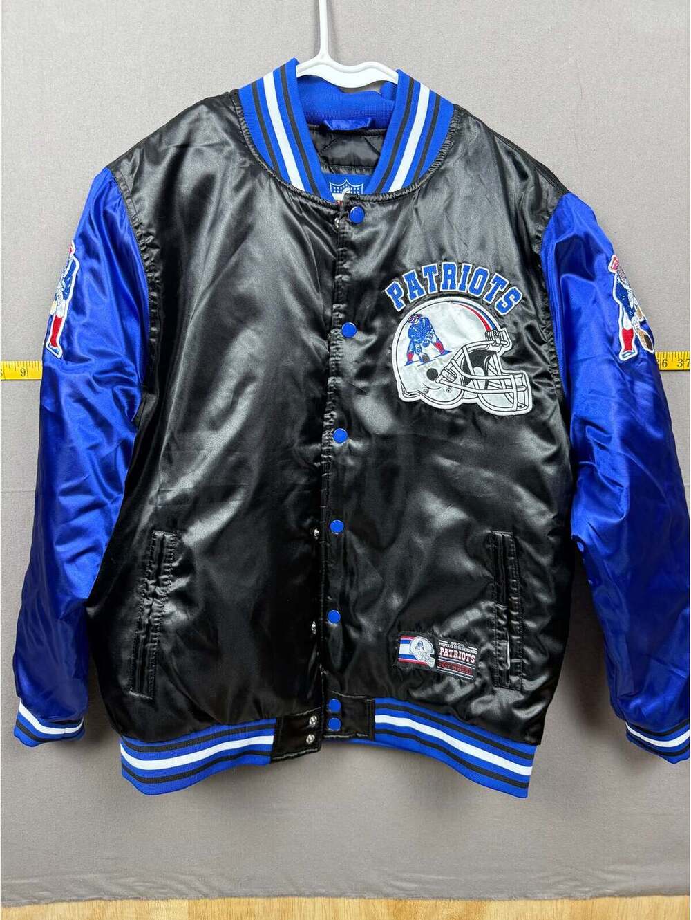 Vintage-Inspired New England Patriots Satin Varsity Jacket – Size Medium